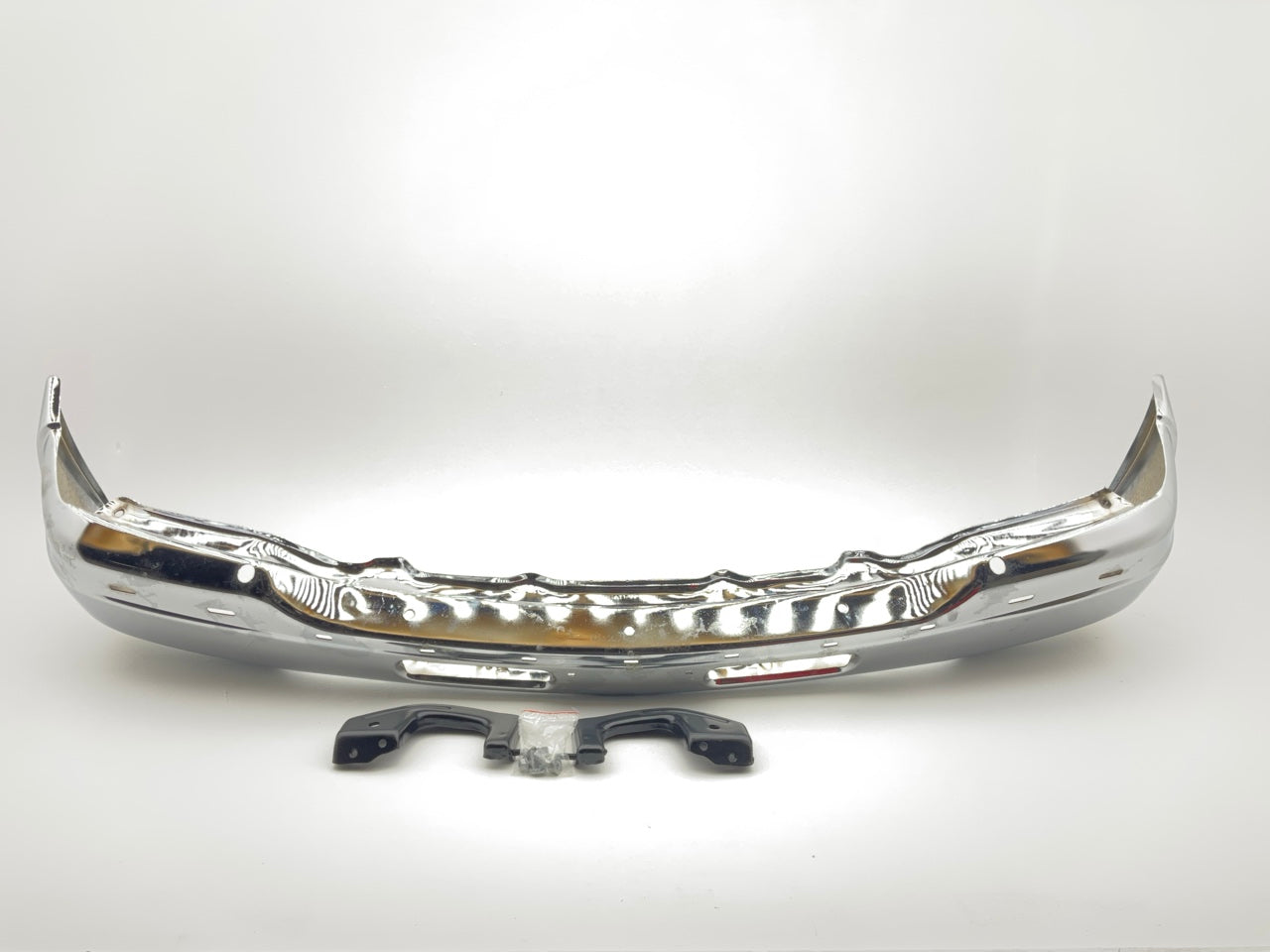 New Replacement Chrome Front Bumper Bar 1999-2002 GMC Sierra, 00-06 Yukon