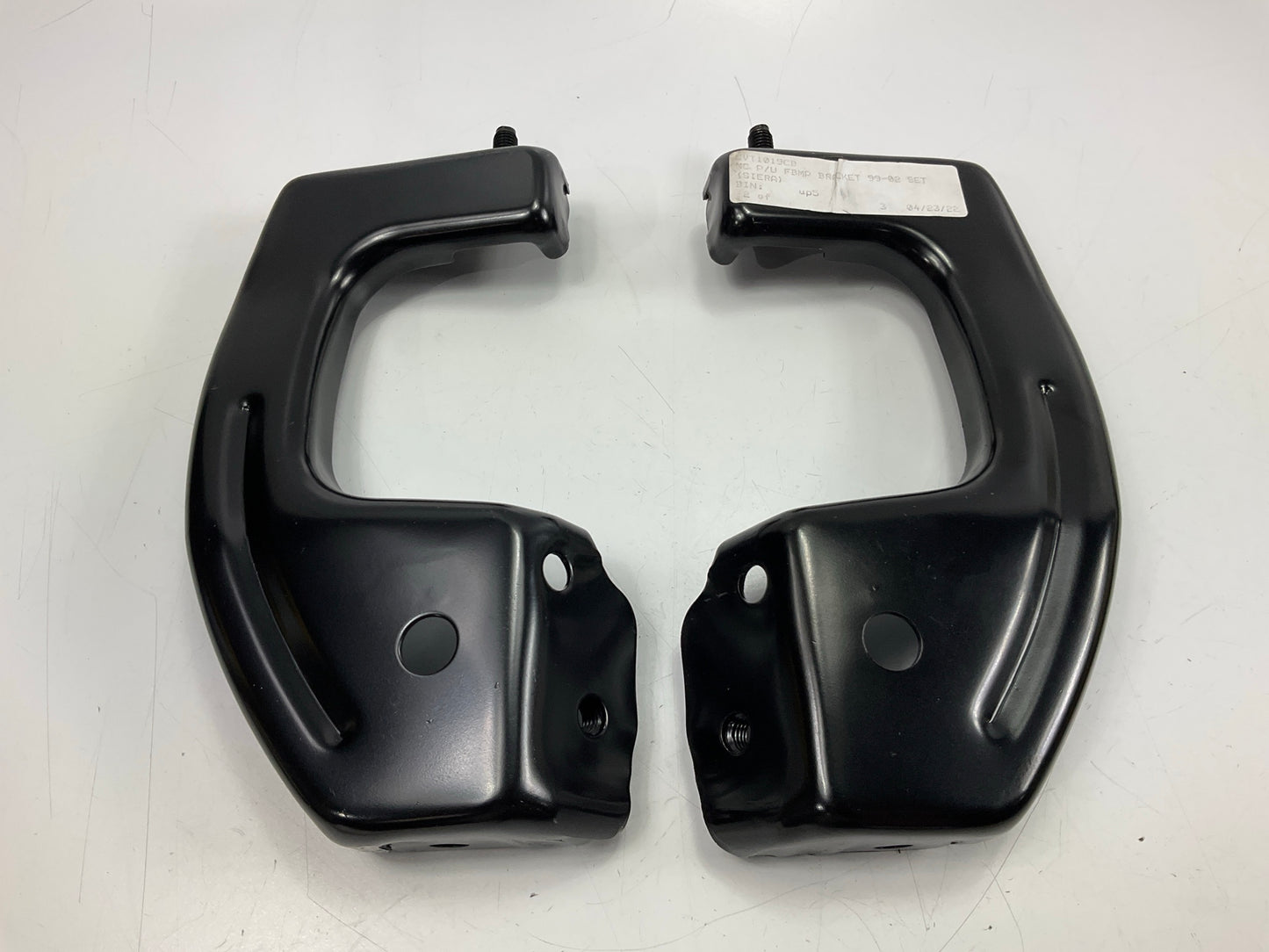 New Front LEFT & RIGHT Bumper Mounting Bracket Set 1999-2006 Sierra 1500/ Yukon