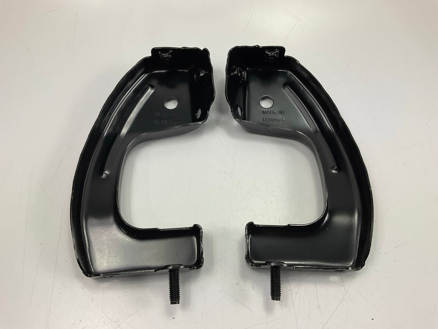 New Front LEFT & RIGHT Bumper Mounting Bracket Set 1999-2006 Sierra 1500/ Yukon