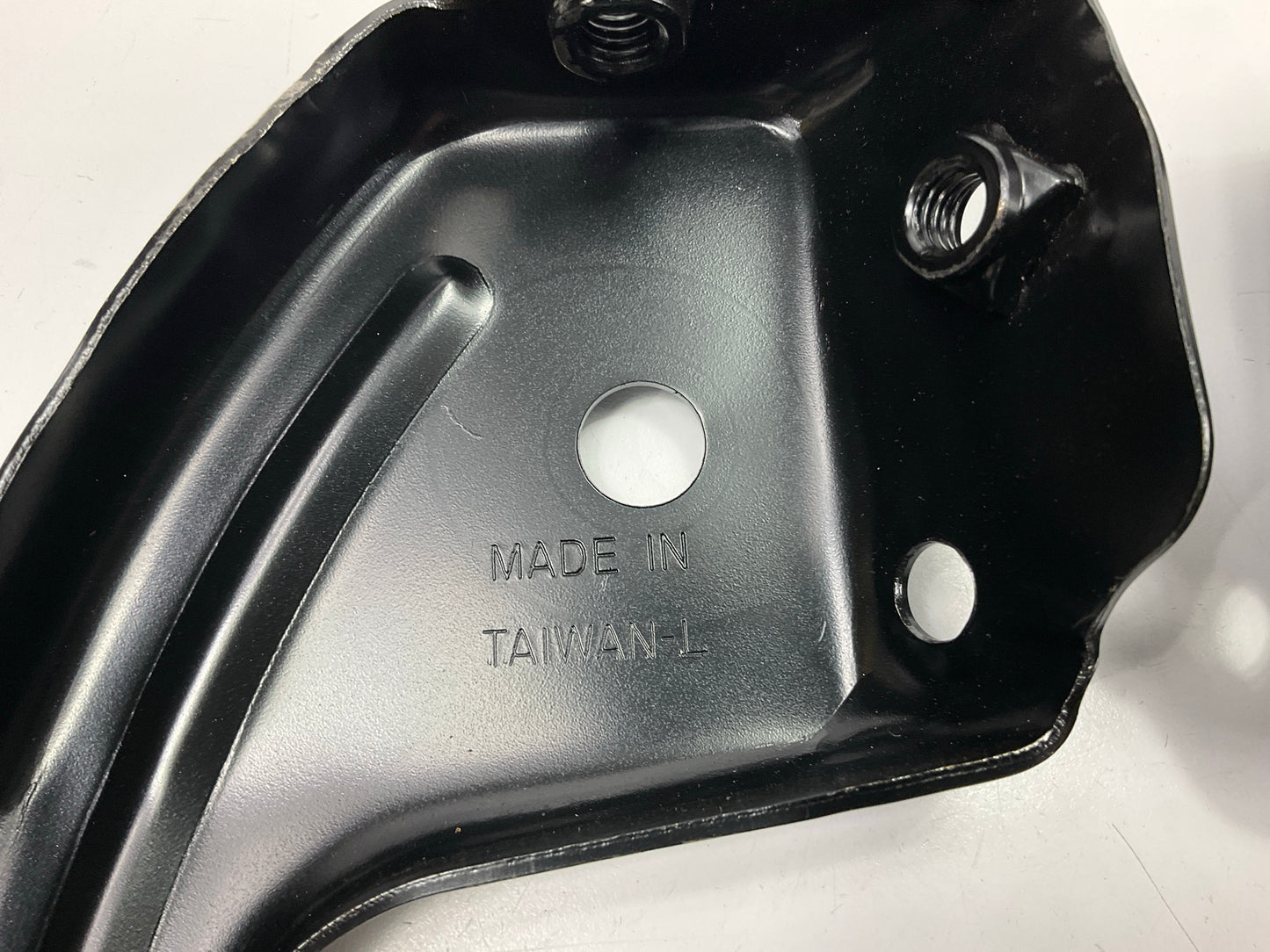 New Front LEFT & RIGHT Bumper Mounting Bracket Set 1999-2006 Sierra 1500/ Yukon
