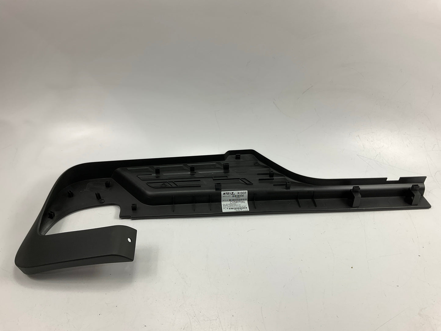NEW CVT1041EL Rear Bumper Left Step Pad - 07-10 Silverado, Sierra 2500 3500