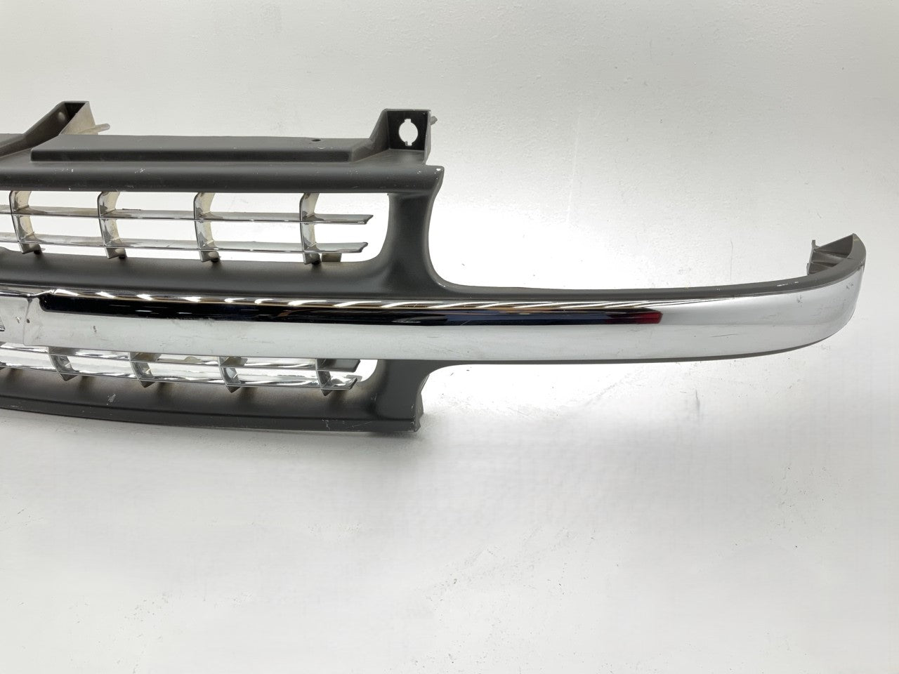 CVT1070A0 Front Chrome Black Grille For 99-02 Chevy Silverado 1500 Pickup Truck