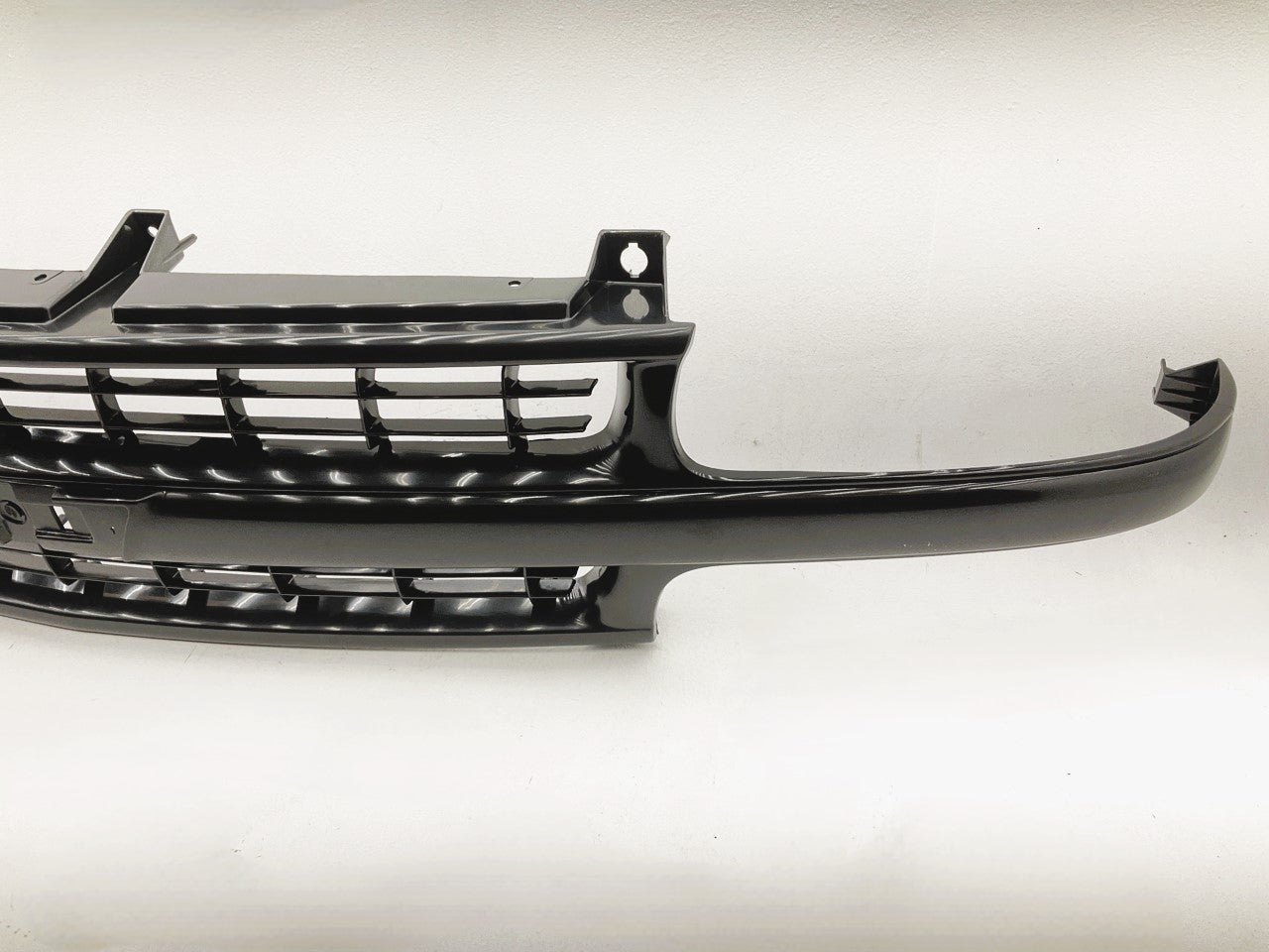NEW AFTERMARKET - Front Black Grille For 2000-06 Chevy Suburban Tahoe