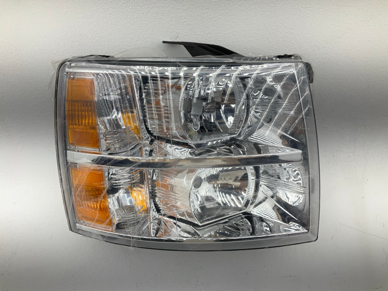 NEW AFTERMARKET - Right Passenger Side Headlight Headlamp CVT1091RA2