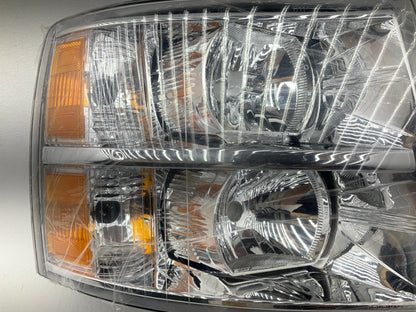 NEW AFTERMARKET - Right Passenger Side Headlight Headlamp CVT1091RA2