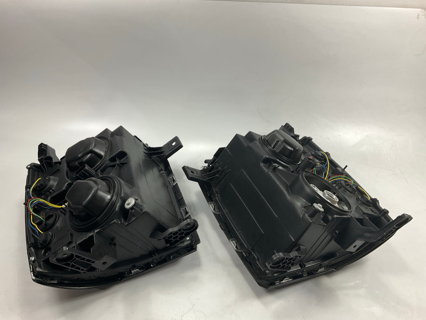 MISSING COVERS -  Left + Right Headlight Headlamp Set 14-15 Chevy Silverado 1500
