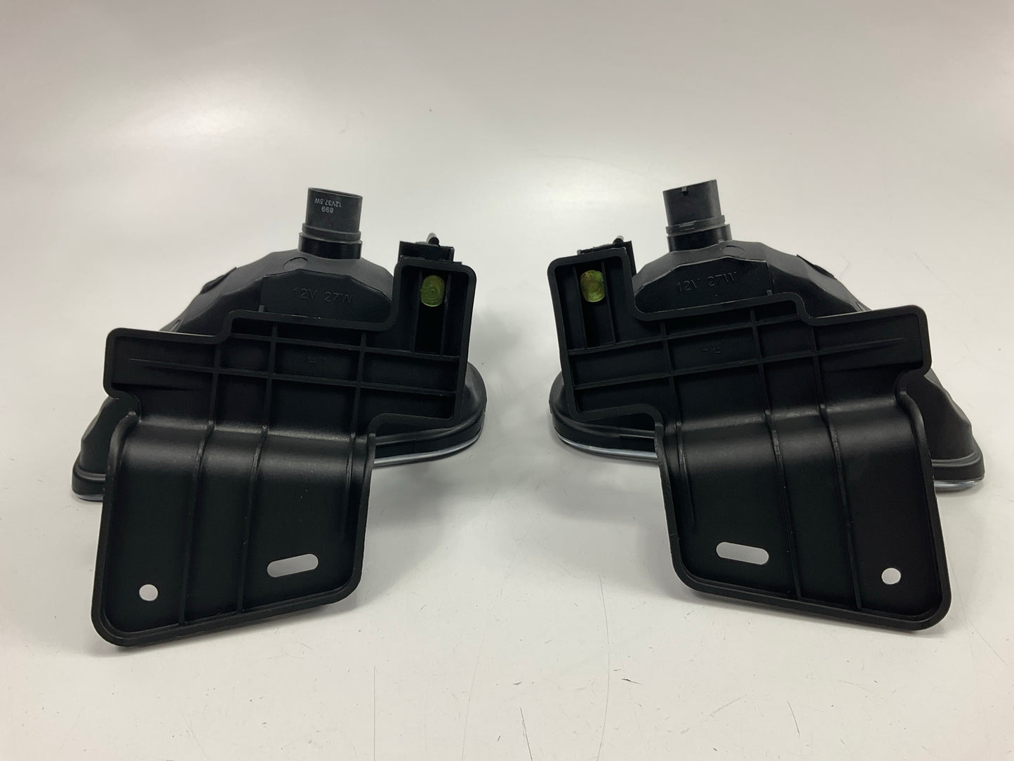 NEW AFTERMARKET - Fog Light Lamp W/ Mounting Bracket CVT1095LA