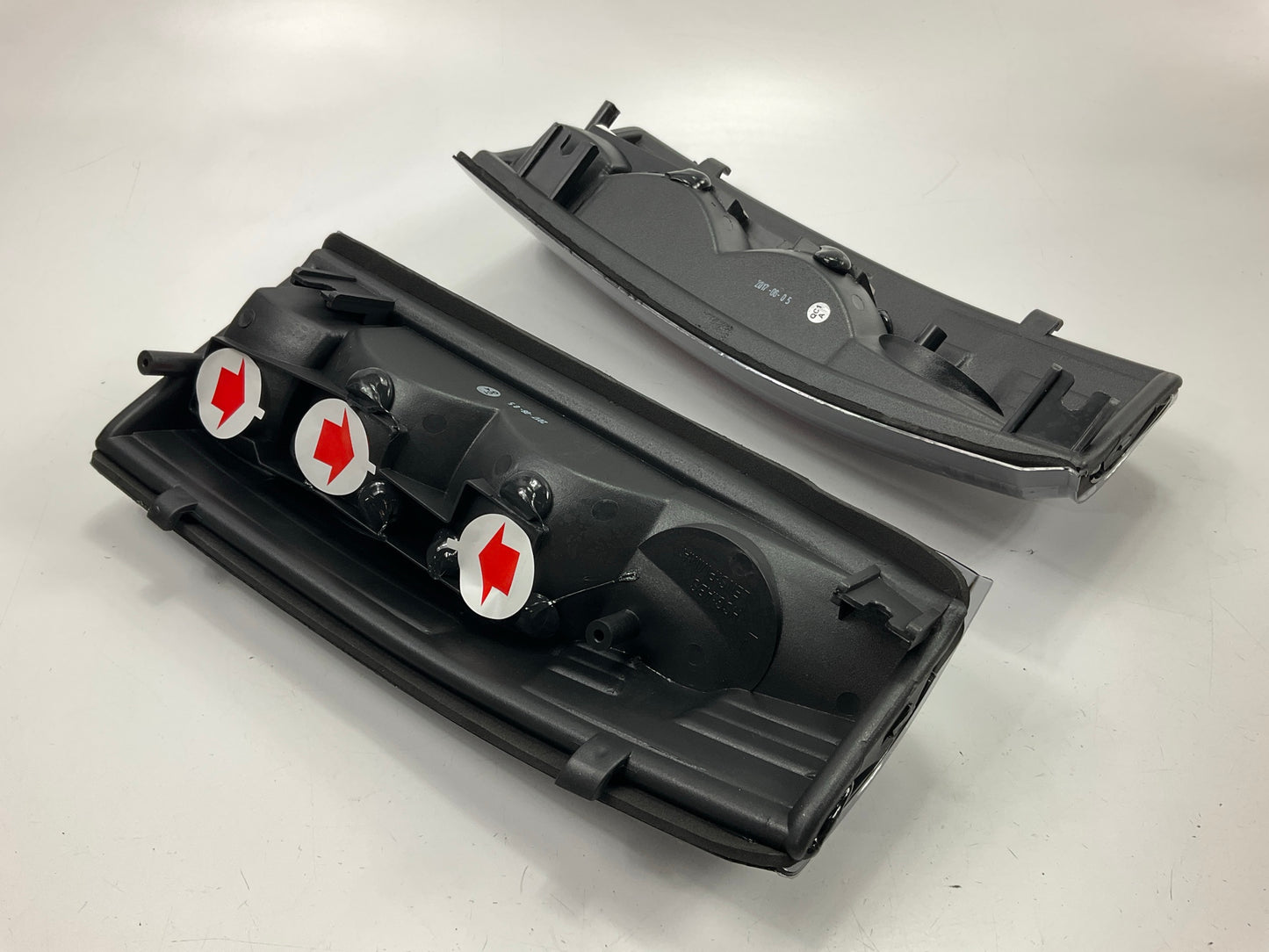 NEW AFTERMARKET CVT1096AH Altezza Black/Smoke Tail Light Lamps SET Left & Right