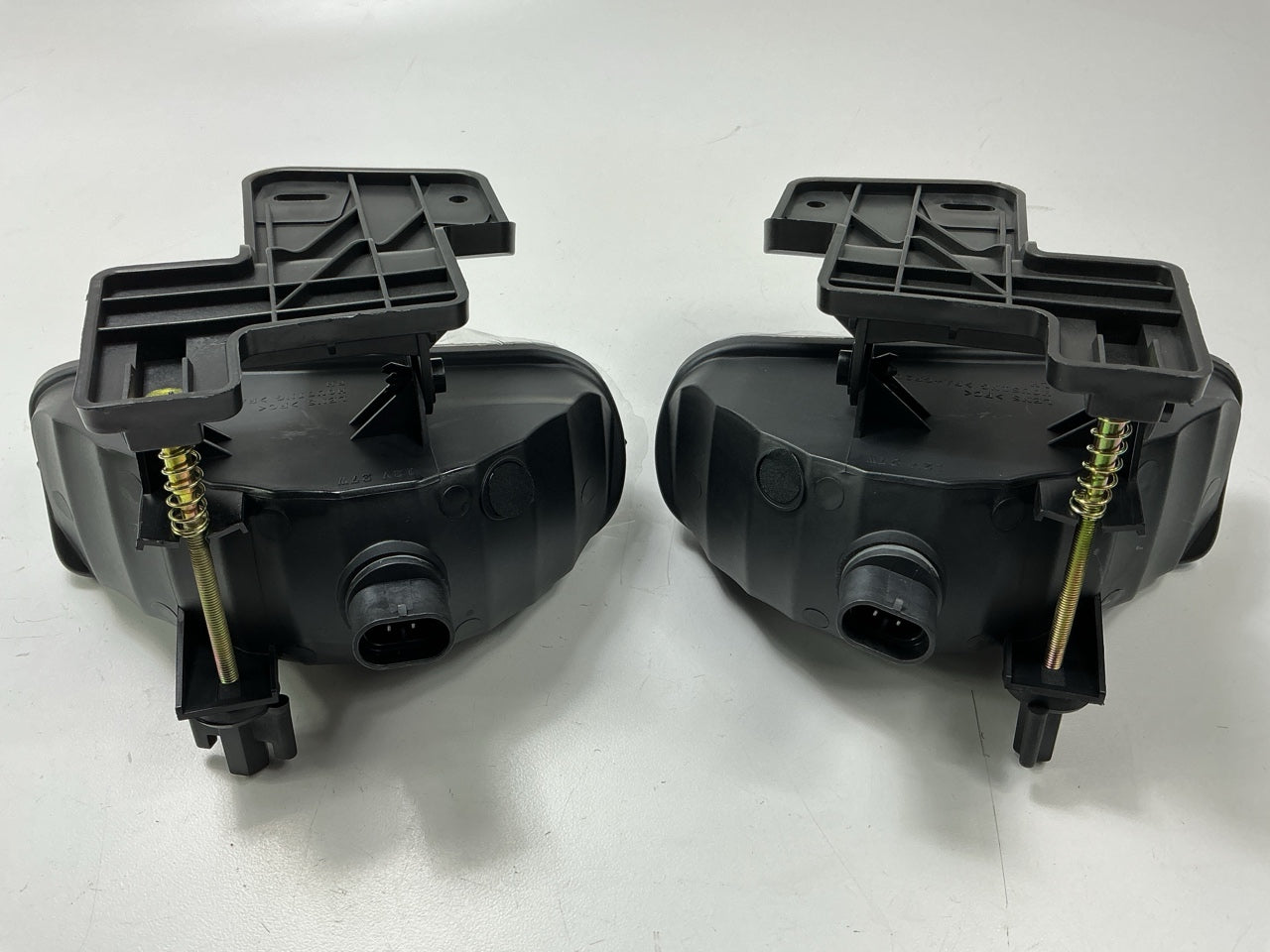 NEW AFTERMARKET - Left & Right Fog Light Lamp Set CVT1097AA
