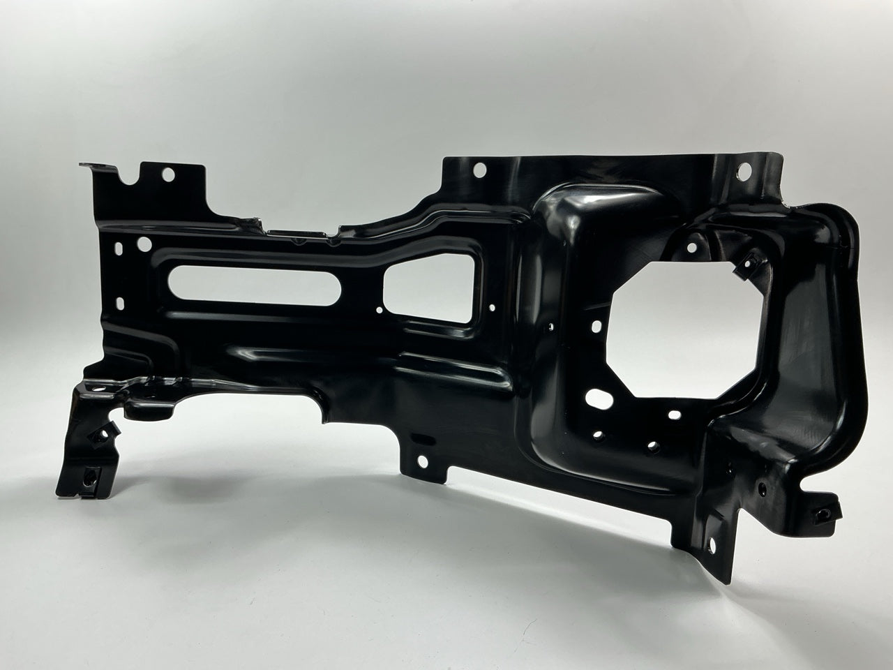 Bumper Outer Retainer Bracket Front Right Side For 15-19 Silverado 2500HD/3500HD
