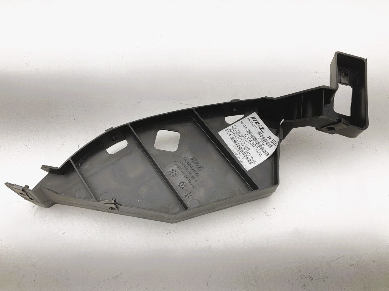 New AFTERMARKET CVTA006BL Front Left Side Bumper To Body Filler Trim Panel