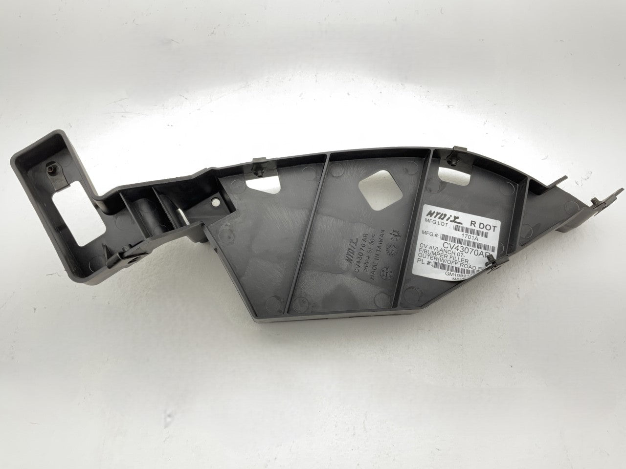 AFTERMARKET Front Right Outer Bumper Filler For 2007-2014 Chevrolet Avalanche