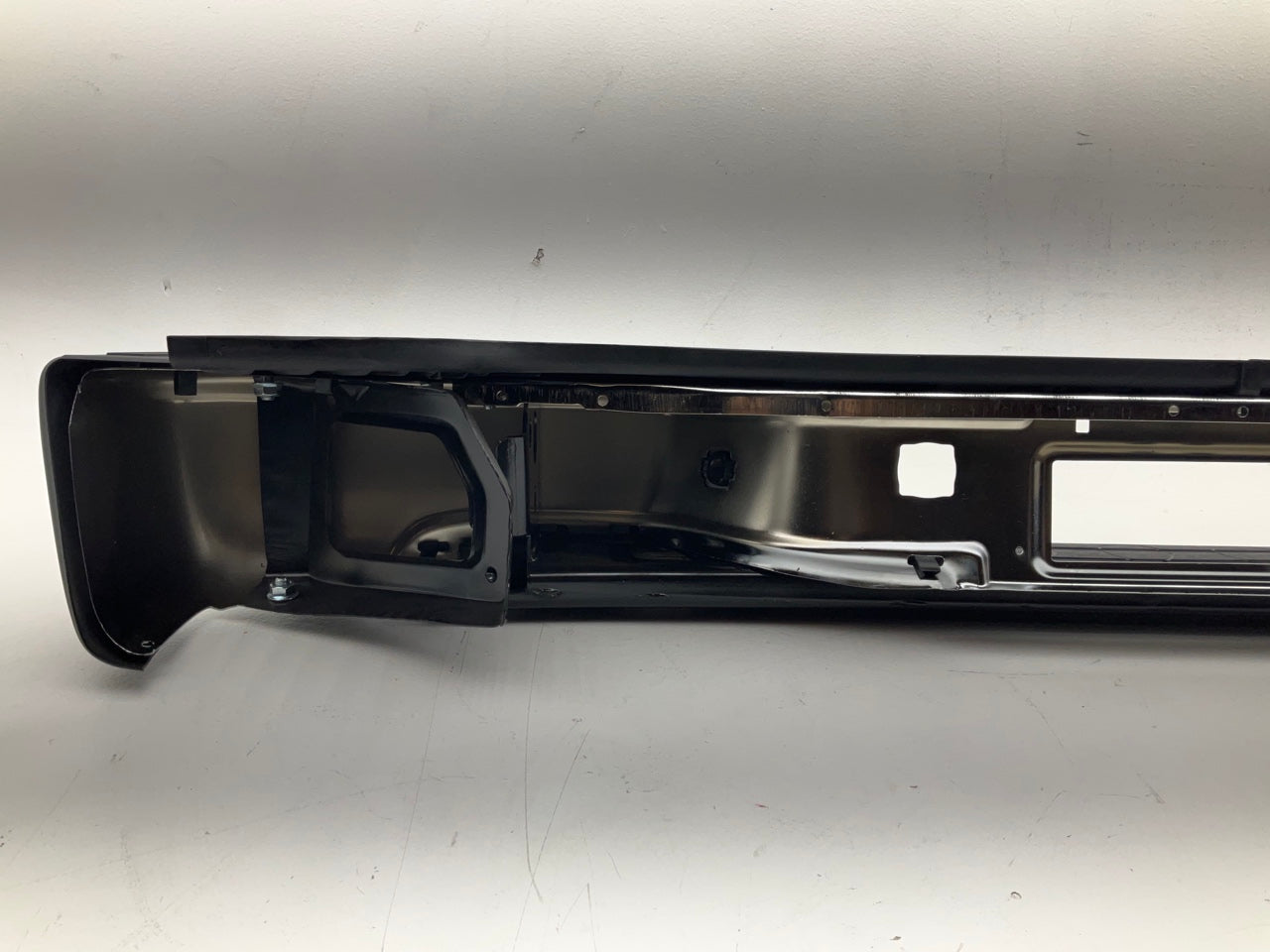 MISSING HARDWARE - NEW AFTERMARKET Rear Step  Bumper Assembly GM1101115