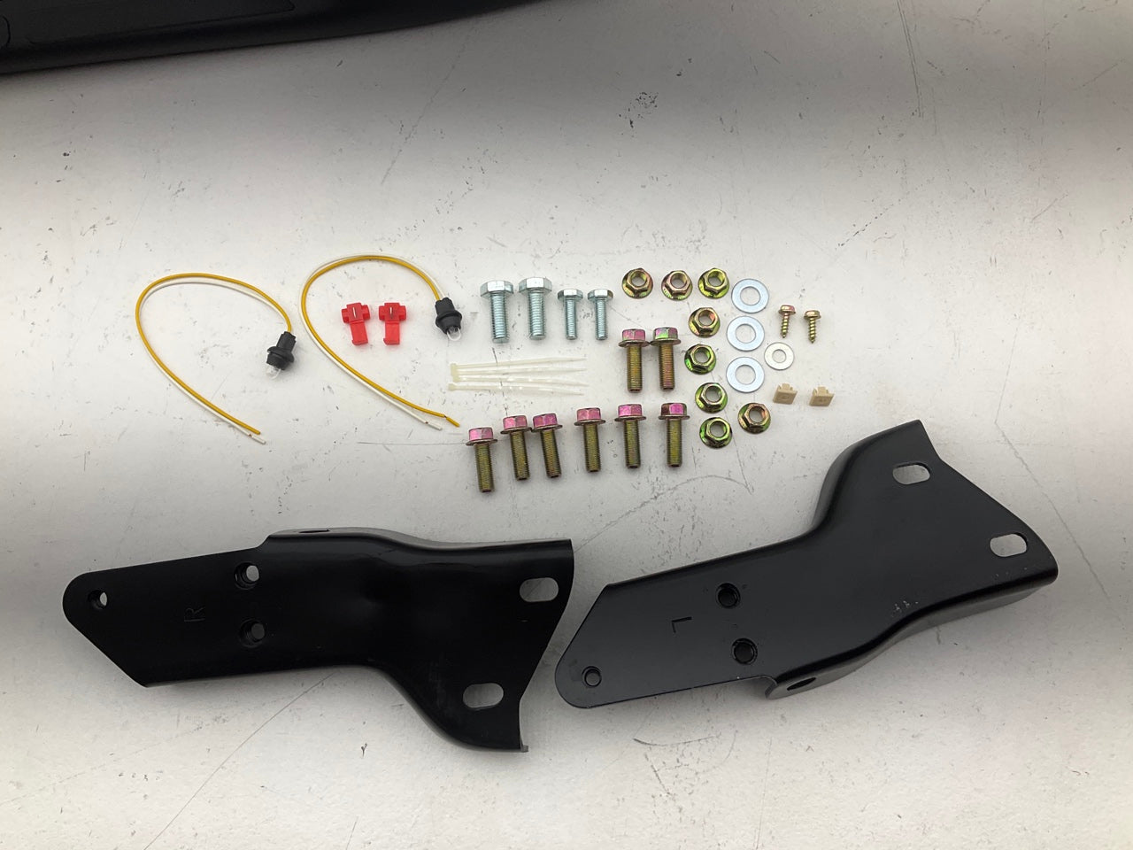 MISSING HARDWARE - NEW AFTERMARKET Rear Step  Bumper Assembly GM1101115