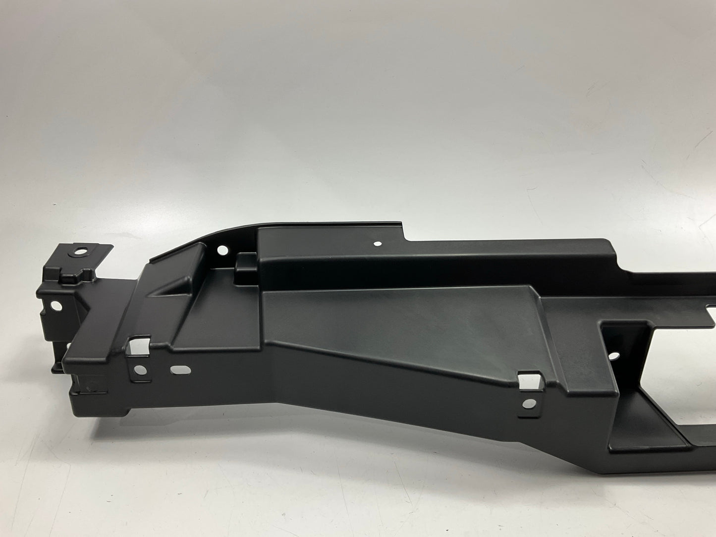 CVTA070AB Grille Bracket Plastic Grill Upper - 2007-2014 Chevrolet Chevy Tahoe