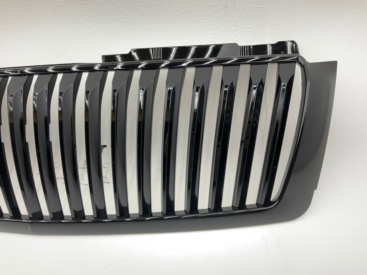 NEW AFTERMARKET BLACK Bumper Vertical Style Grille CVTA070AF