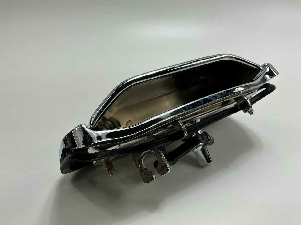 NEW AFTERMARKET - CHROME Liftgate Door Handle 2000-06 Tahoe Yukon Suburban
