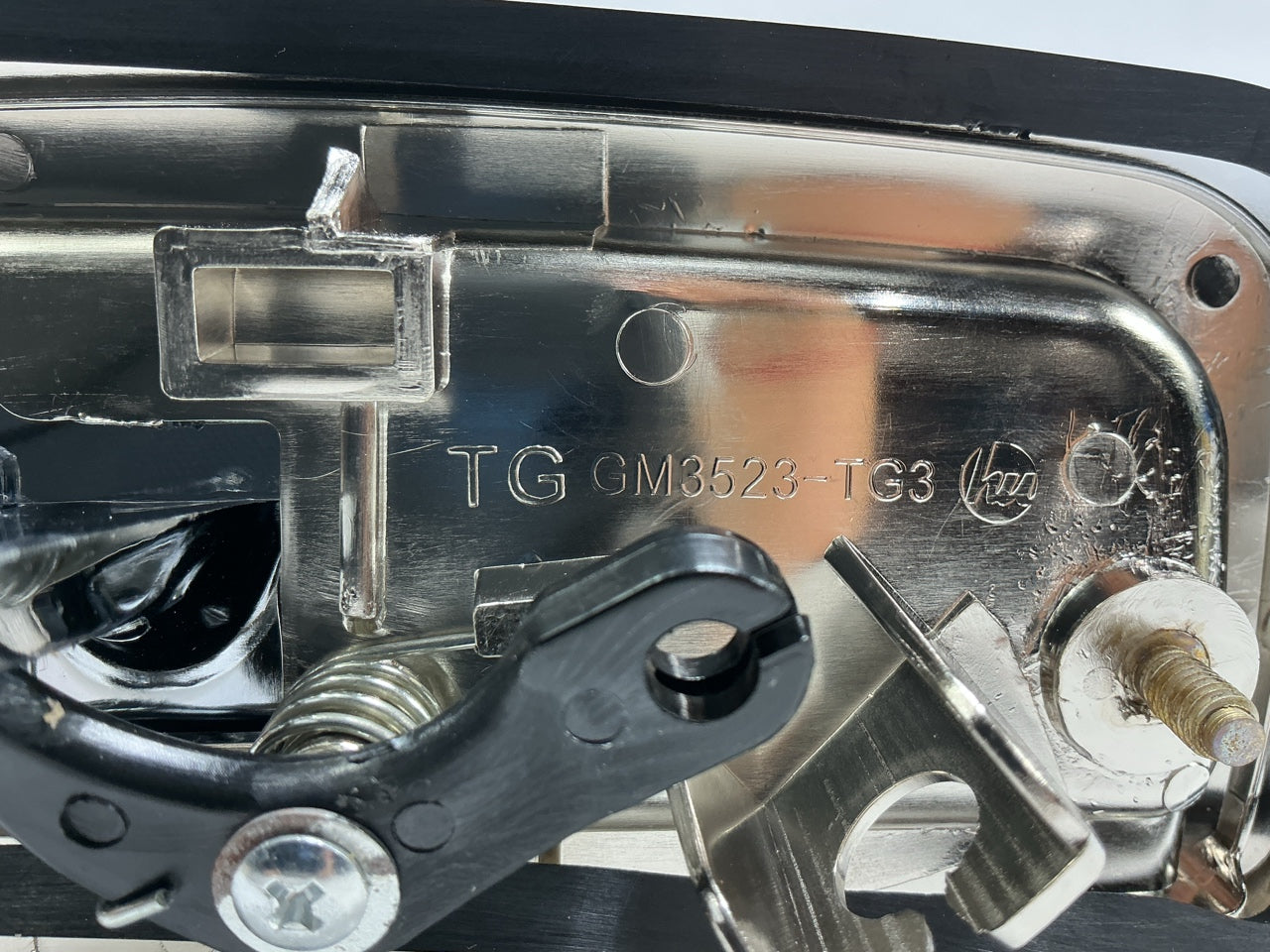 NEW AFTERMARKET - CHROME Liftgate Door Handle 2000-06 Tahoe Yukon Suburban