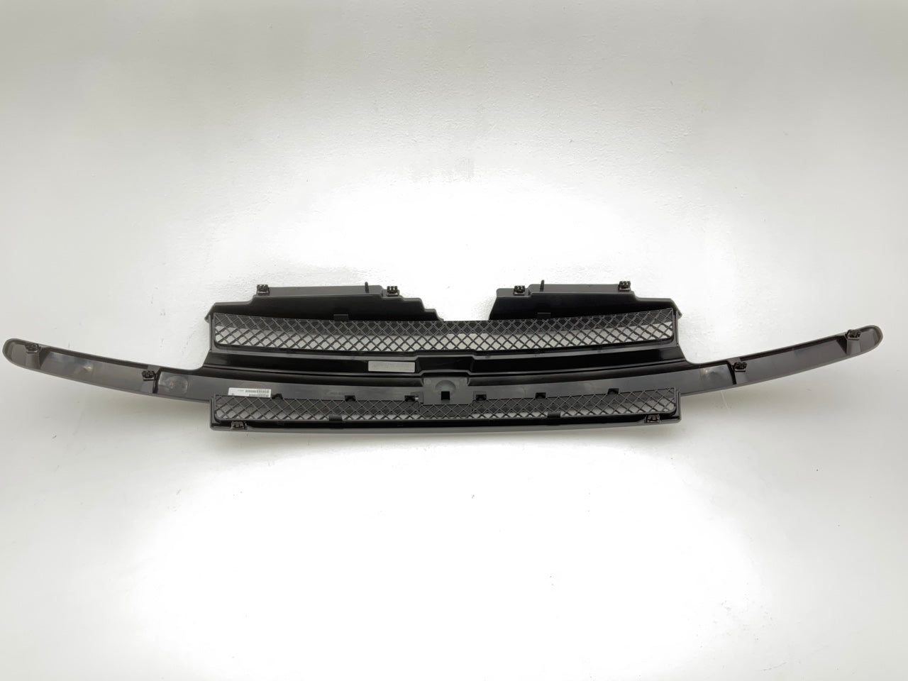 CVTR070AB Black Grille With Mesh Insert - 2002-2005 Chevy Trailblazer