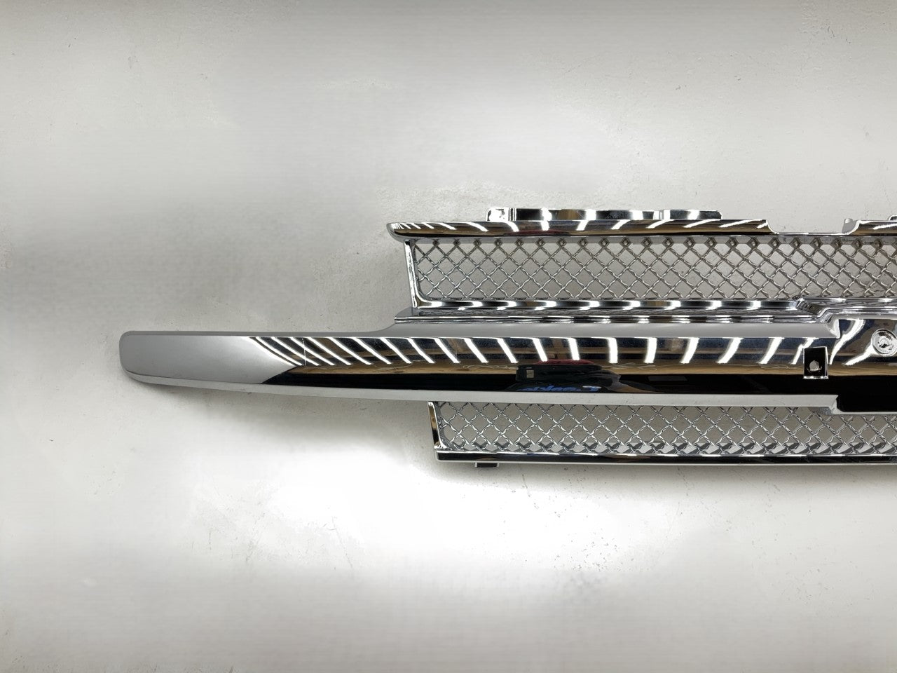 NEW AFTERMARKET CVTR070AE Chrome Grille - 2002-2005 Chevy Trailblazer