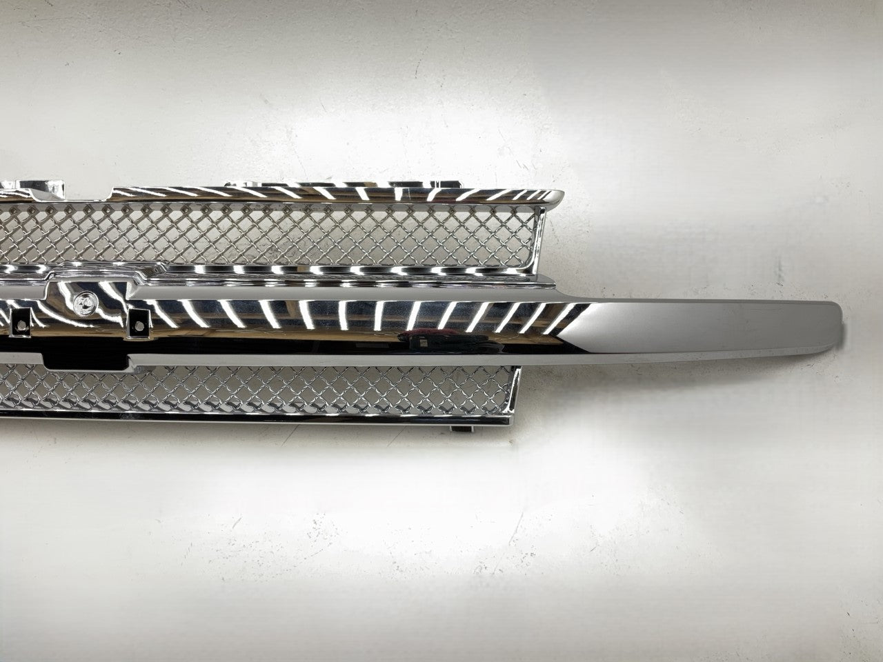 NEW AFTERMARKET CVTR070AE Chrome Grille - 2002-2005 Chevy Trailblazer