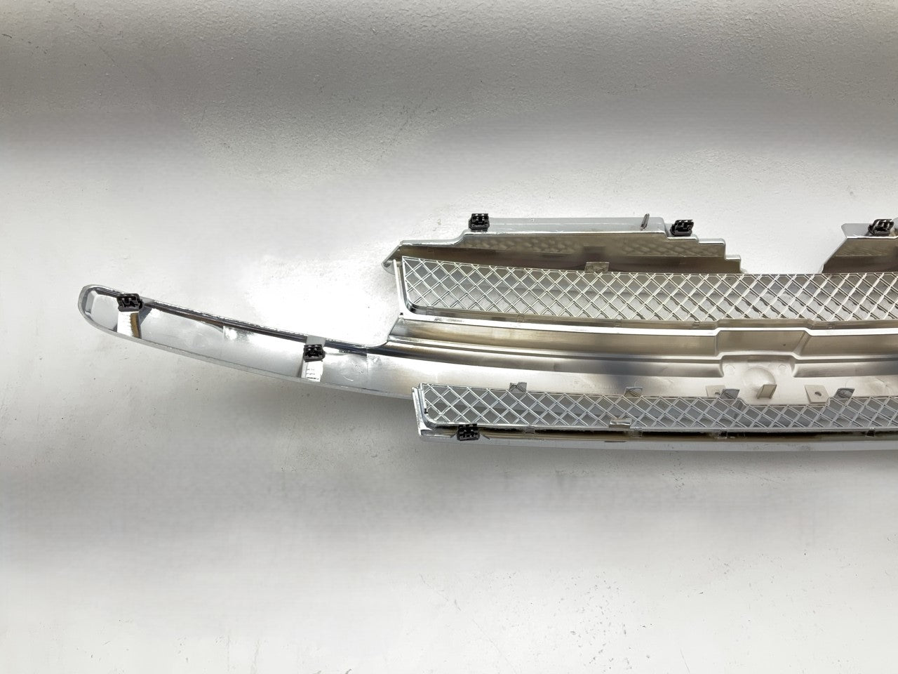 NEW AFTERMARKET CVTR070AE Chrome Grille - 2002-2005 Chevy Trailblazer