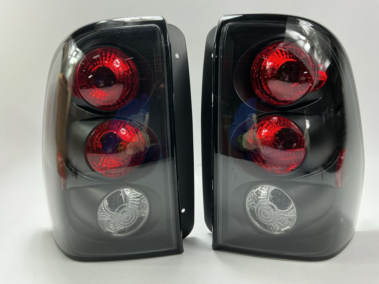NEW AFTERMARKET JDM BLACK Tail Light Lamps For 2004-2004 Chevy Trailblazer