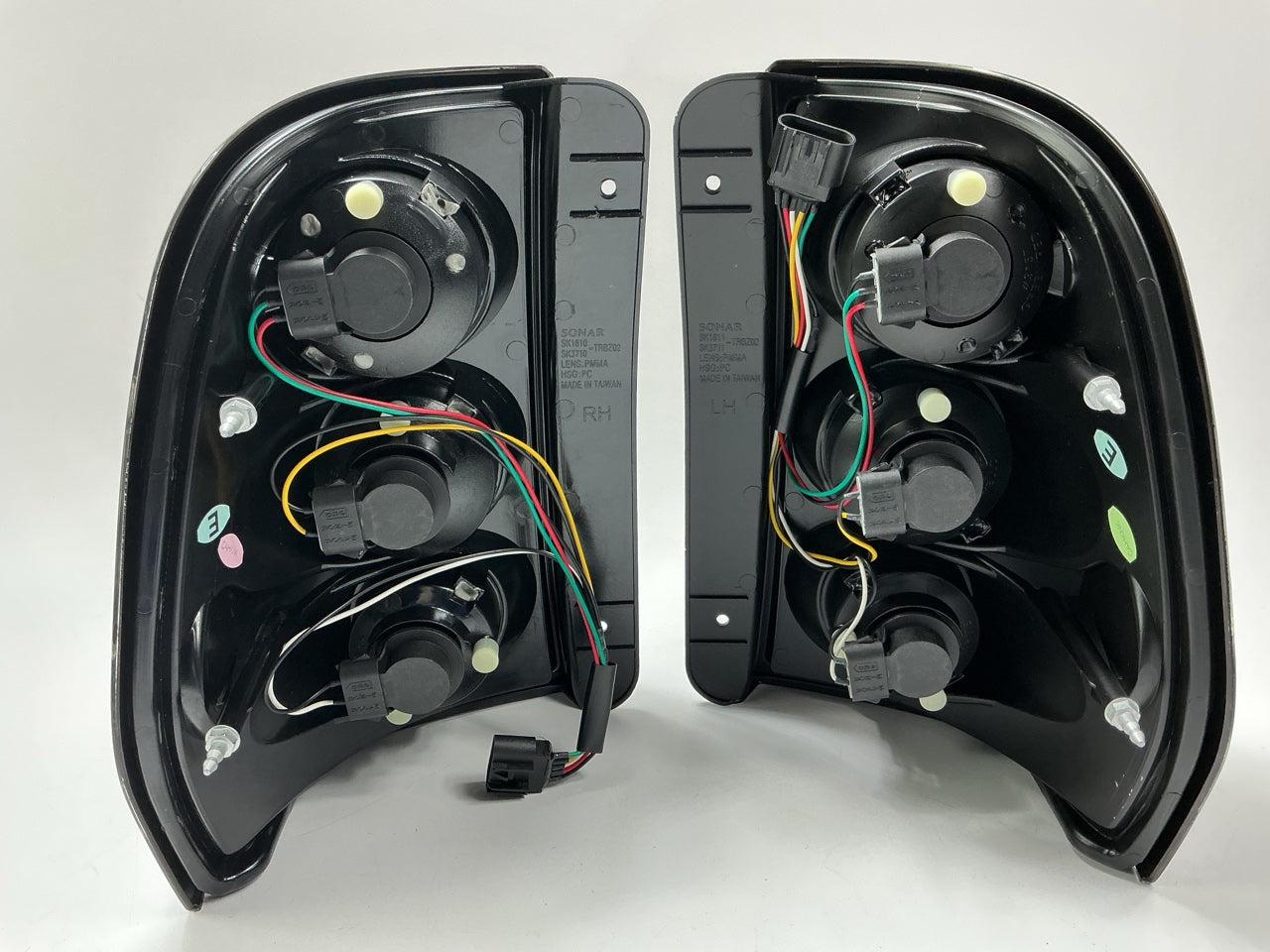 NEW AFTERMARKET JDM BLACK Tail Light Lamps For 2004-2004 Chevy Trailblazer