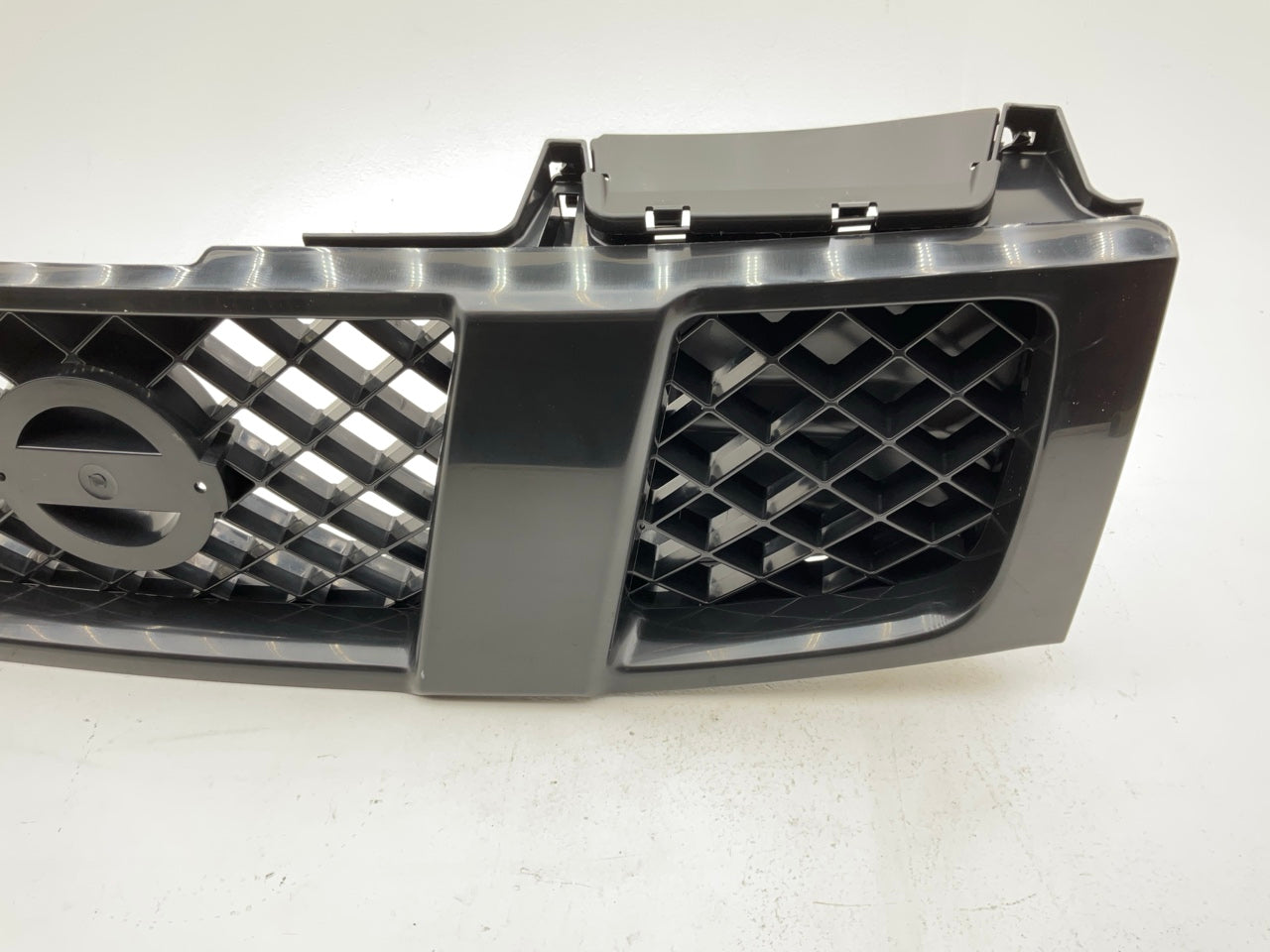 AFTERMARKET NI1200211 Front Black Mesh Upper Grille For 05-07 Armada 04-07 Titan