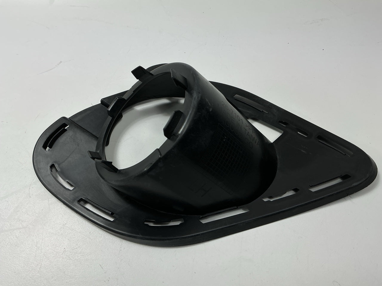 AFTERMARKET Front Left Driver Side Fog Ligh Lamp Bezel Replaces # 68280431AA