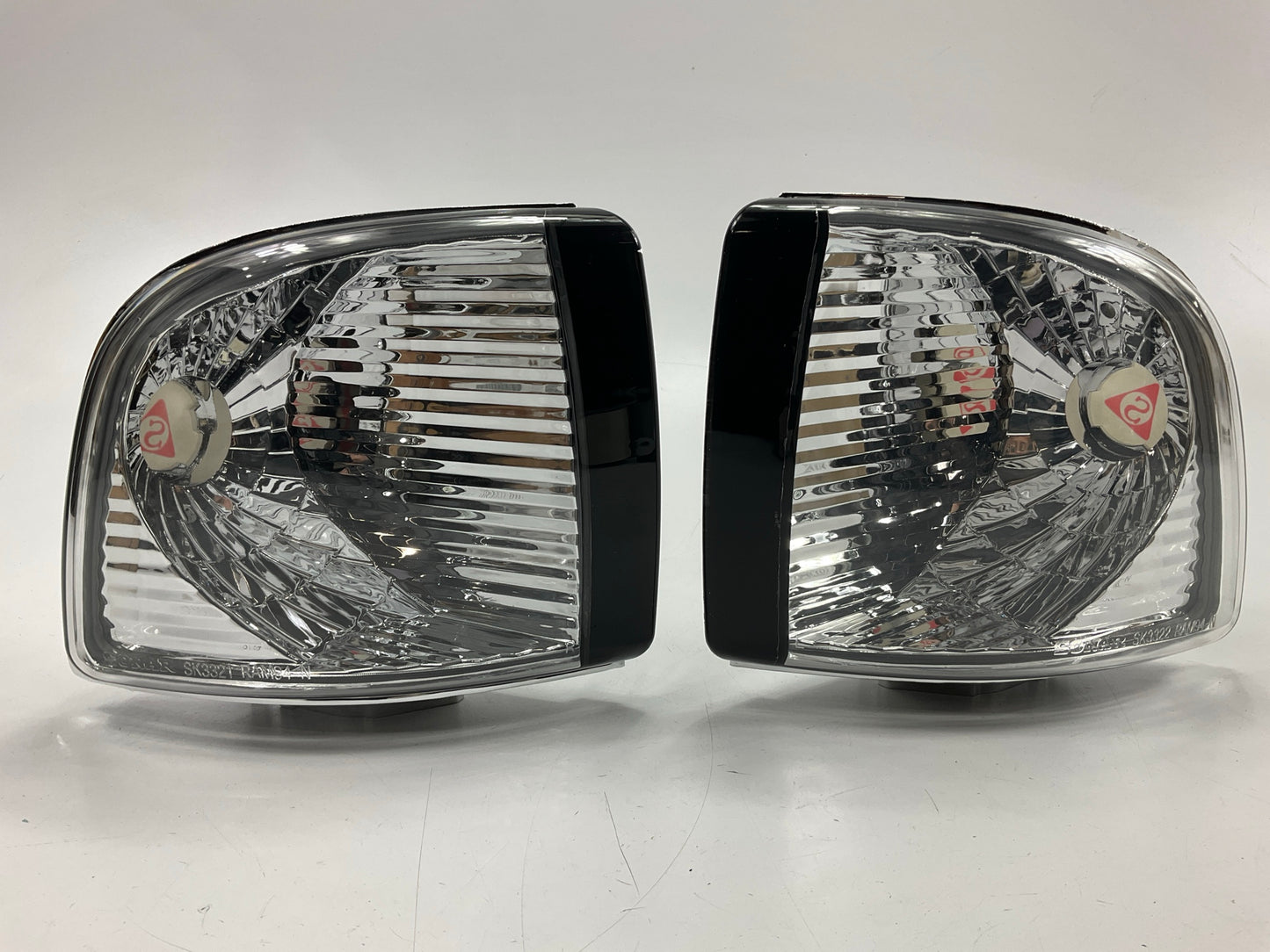 NEW DGT1093ZA Clear Euro Style Corner Light Turn Signal Marker Lamp Left & Right