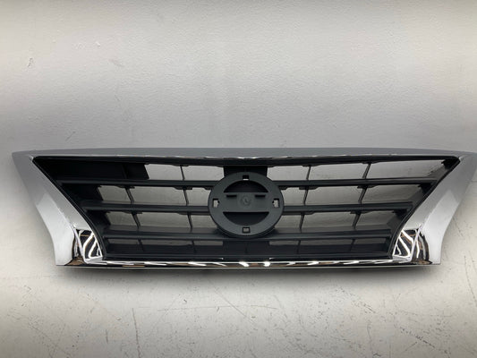 NEW AFTERMARKET  Black W/Chrome Upper Grille For 2015-16 Nissan Versa NI1200261