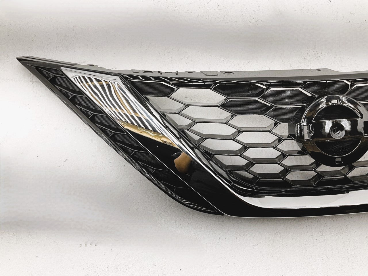 AFTERMARKET Chrome Shell With Gloss Black Insert Grille For 16-19 Nissan Sentra