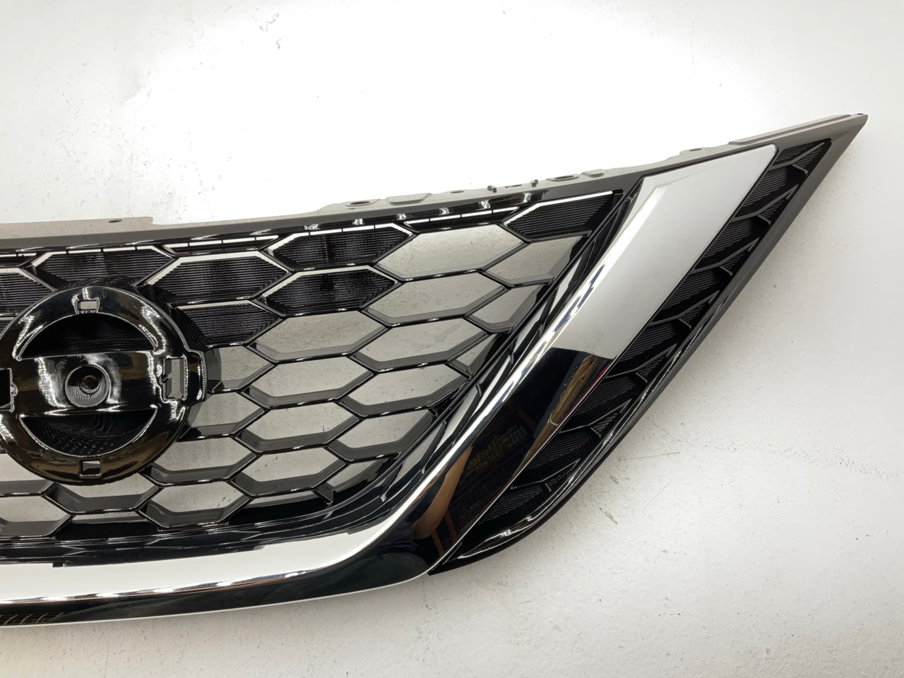 AFTERMARKET Chrome Shell With Gloss Black Insert Grille For 16-19 Nissan Sentra