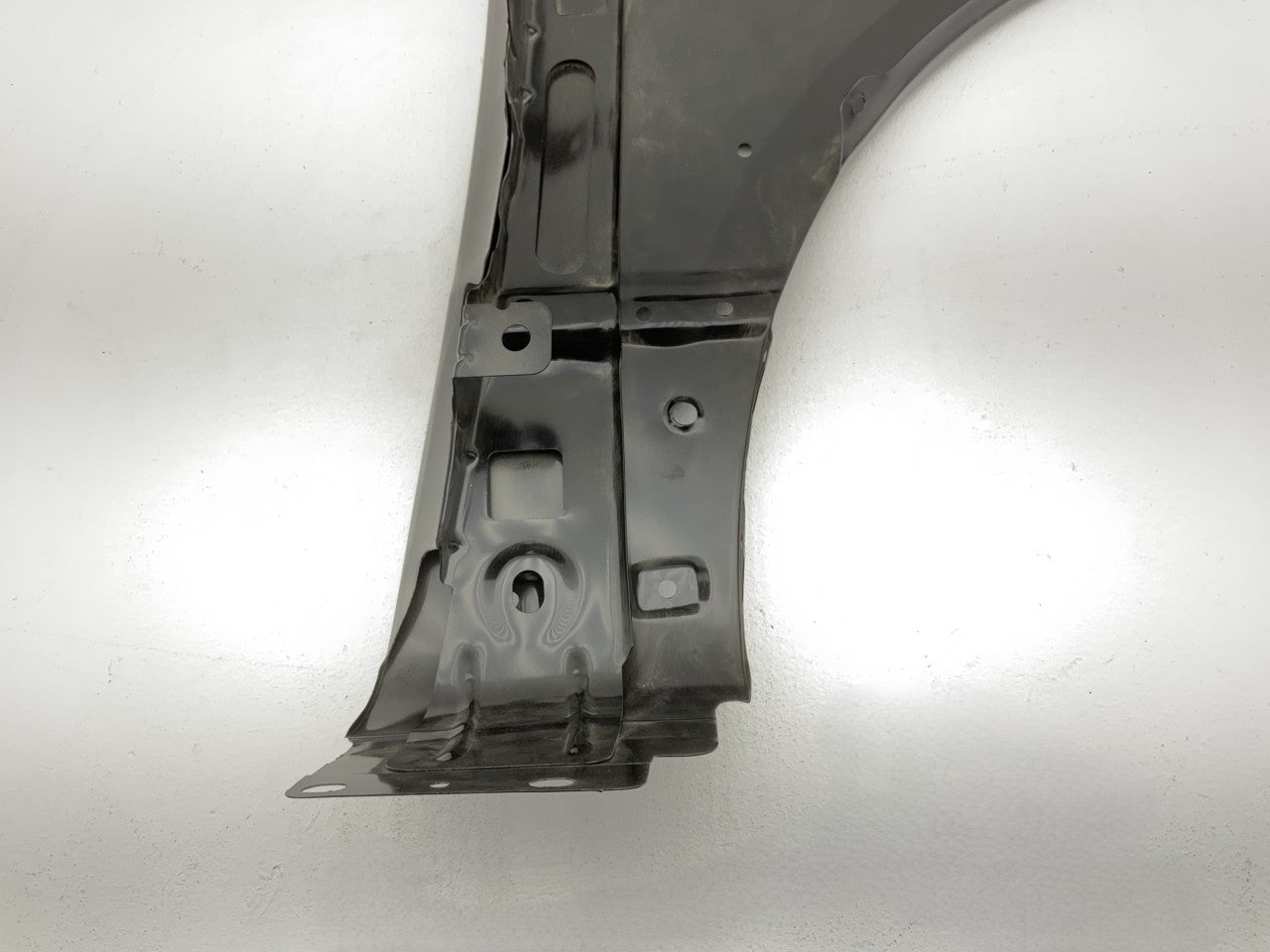 FDE3001AL  Front Left Driver Side Fender 2003-2006 Ford Expedition W/ Mold. Hole