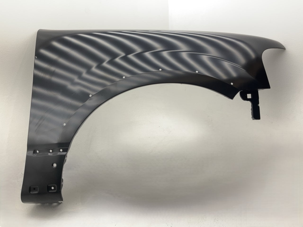 FDE3001AR Front Right Passengers Fender 2003-2006 Ford Expedition W/ Mold. Holes