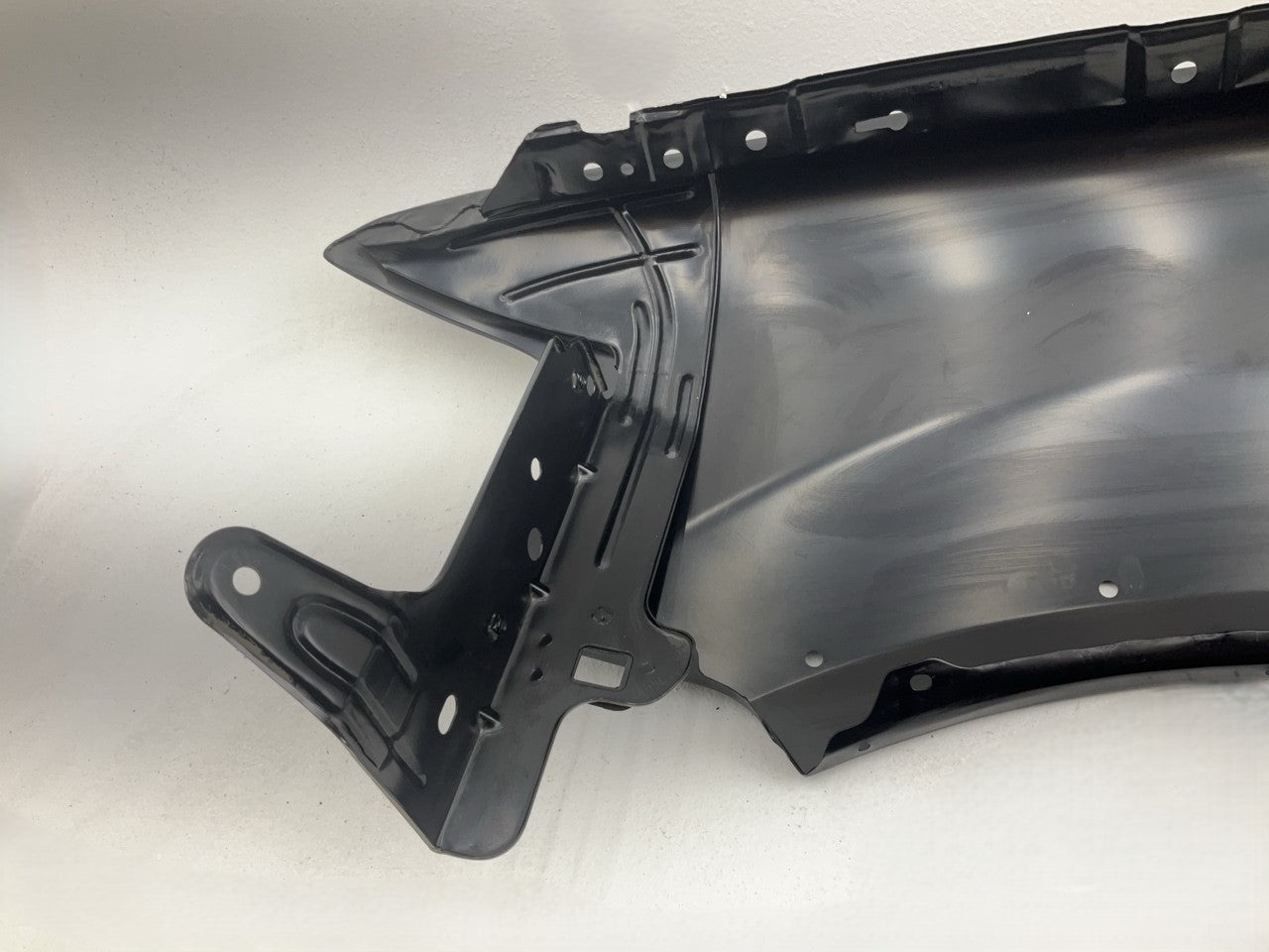 FDE3001AR Front Right Passengers Fender 2003-2006 Ford Expedition W/ Mold. Holes