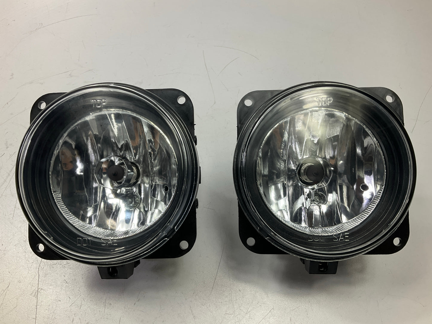 NEW AFTERMARKET - Clear Fog Light Lamp Set 03-04 Mustang Cobra, Focus FO2592194