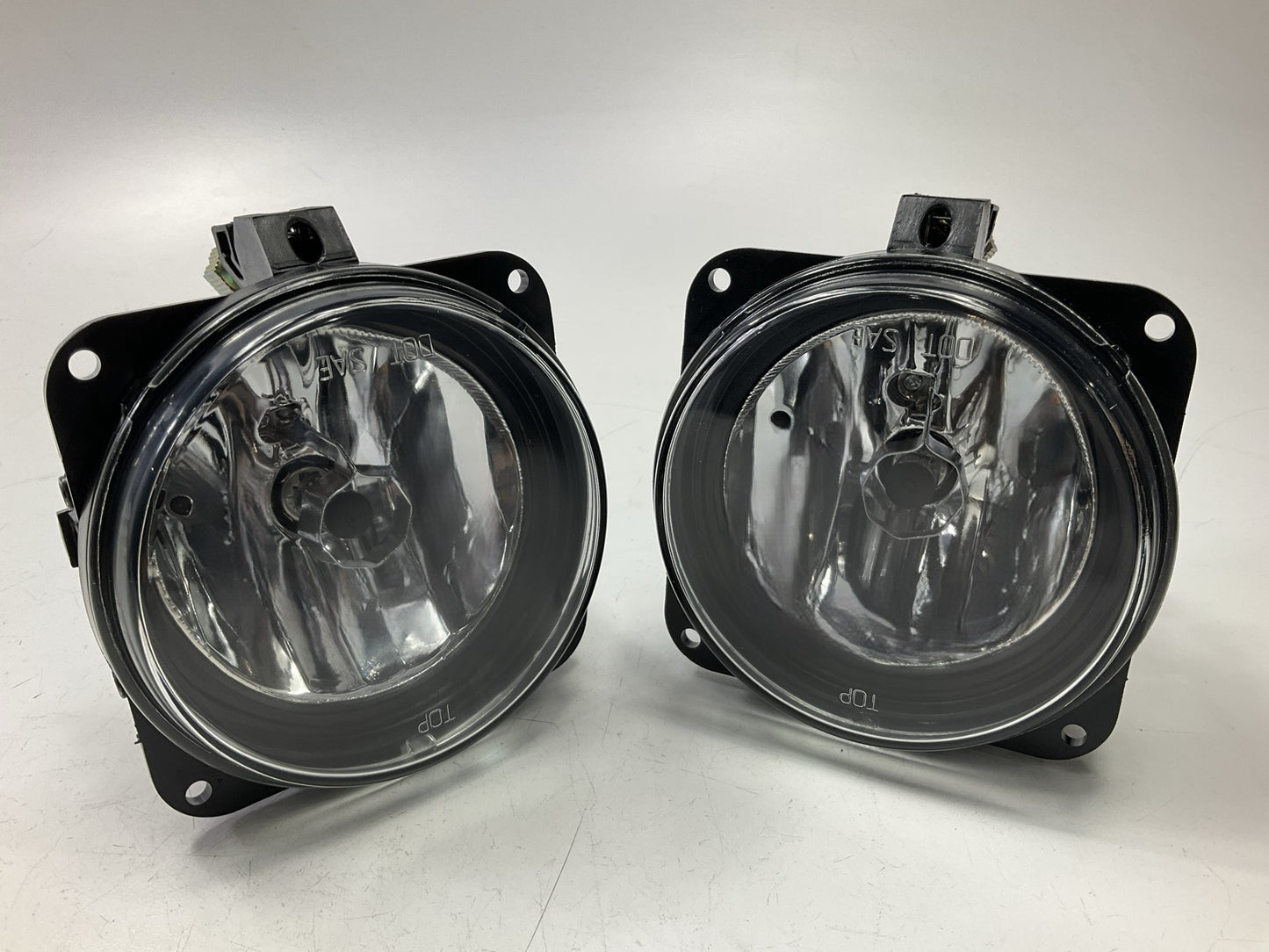 NEW AFTERMARKET - Clear Fog Light Lamp Set 03-04 Mustang Cobra, Focus FO2592194
