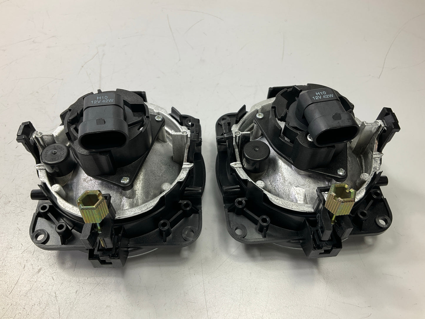 NEW AFTERMARKET - Clear Fog Light Lamp Set 03-04 Mustang Cobra, Focus FO2592194