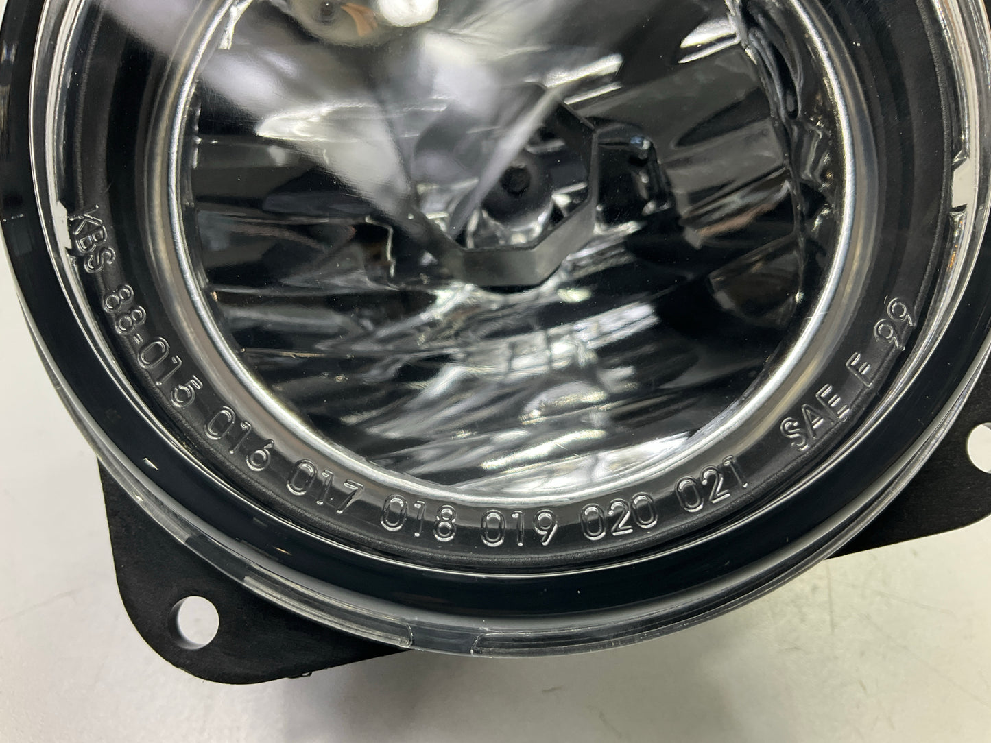 NEW AFTERMARKET Right / Left Fog Light Lamp 2002-05 Focus SVT