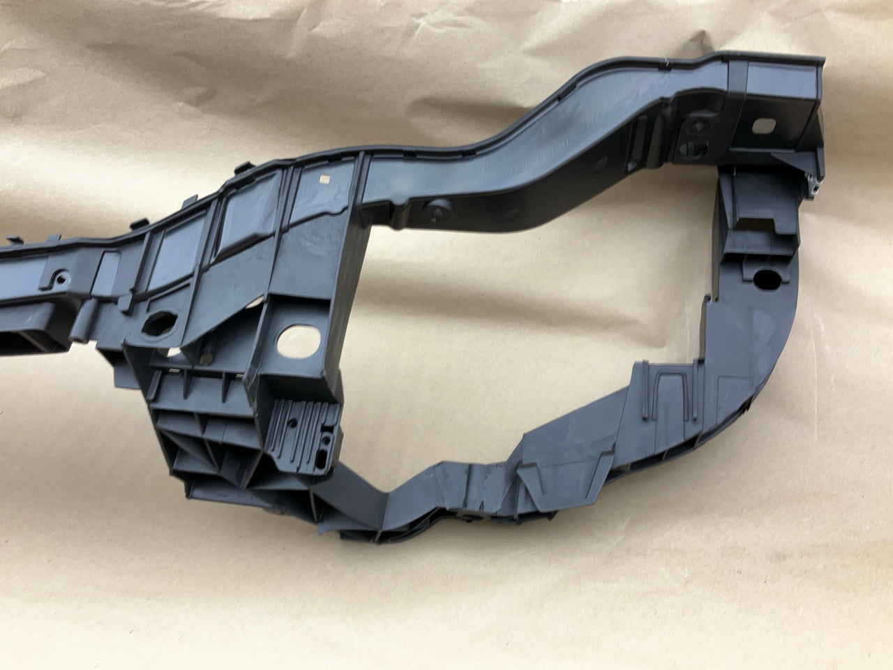 FDF7004AJ Front Radiator Support 2012-18 Ford Focus Upper Tie Bar Black Plastic