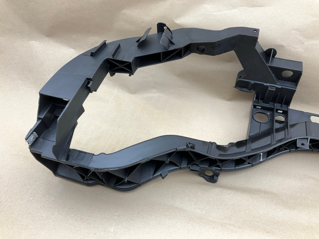 FDF7004AJ Front Radiator Support 2012-18 Ford Focus Upper Tie Bar Black Plastic