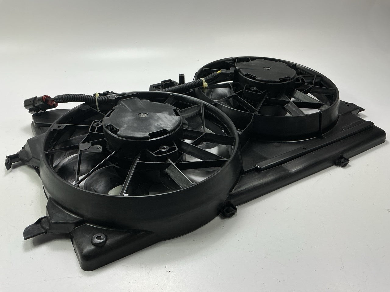 NEW AFTERMARKET Dual Radiator Cooling Fan 2003-04 Ford Focus SE LX ZTS 2.0L L4