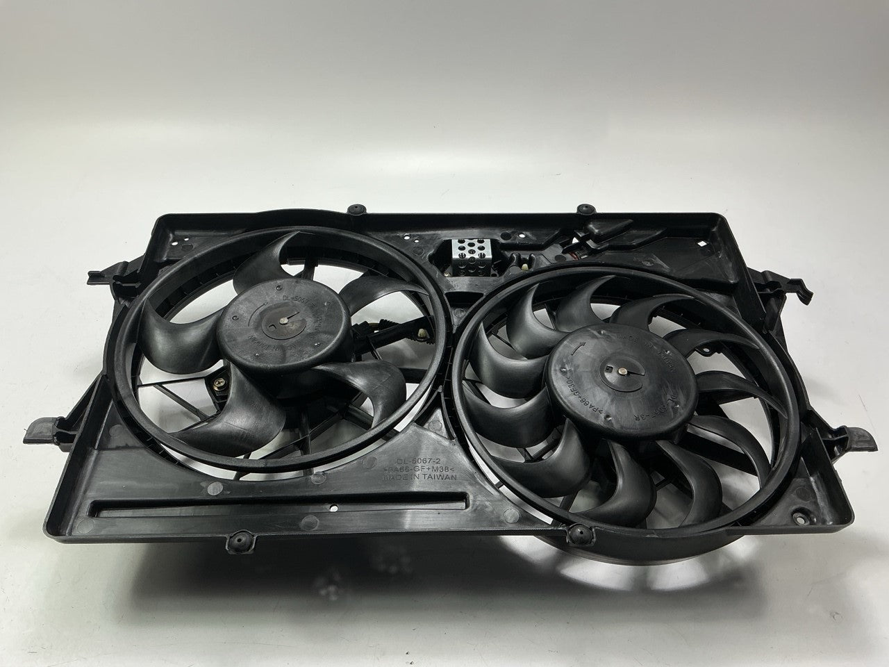 NEW AFTERMARKET Dual Radiator Cooling Fan 2003-04 Ford Focus SE LX ZTS 2.0L L4