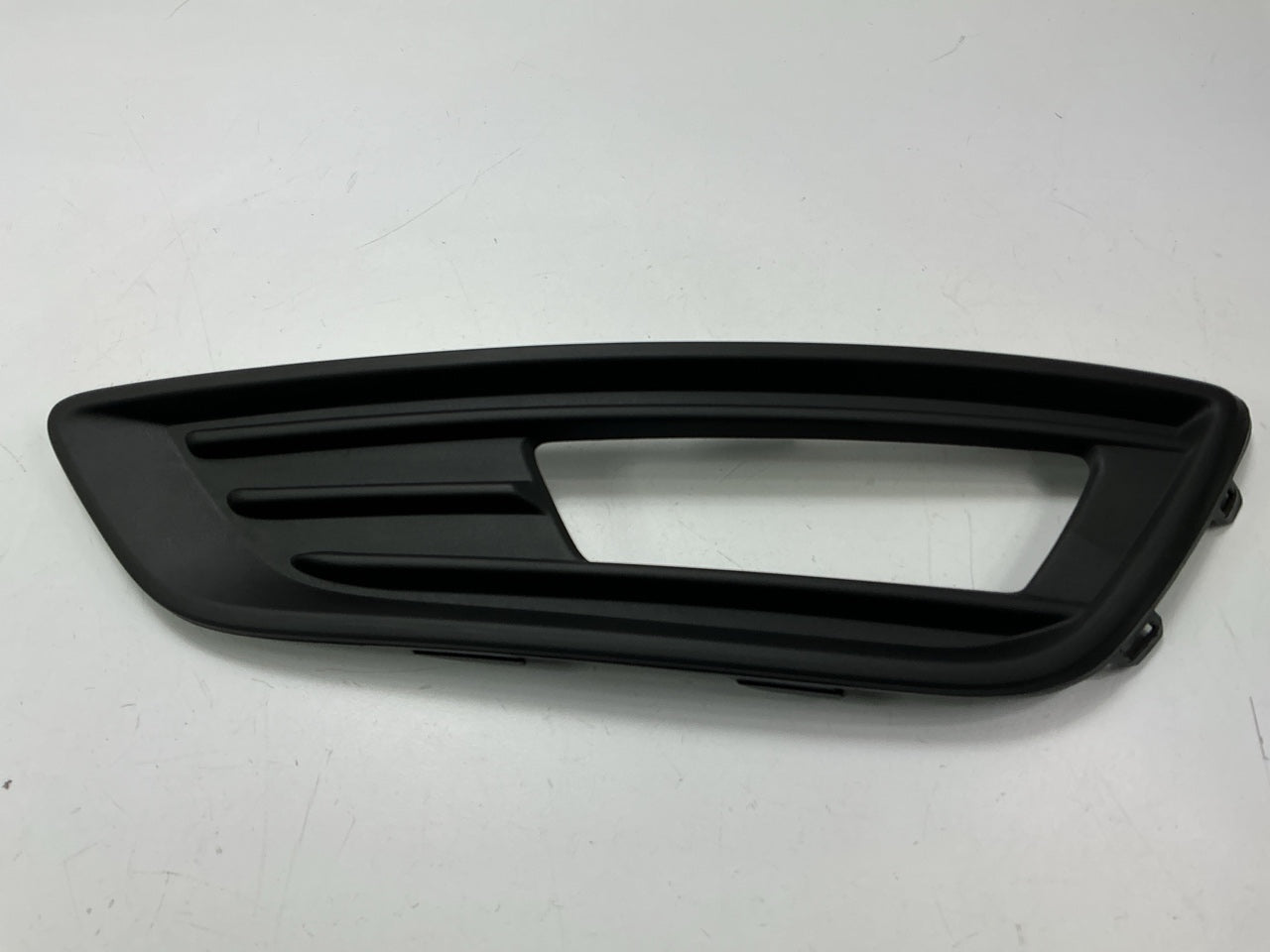 Front Left Driver Side Fog Light Lamp Bezel For 2015-18 Ford Focus - AFTERMARKET