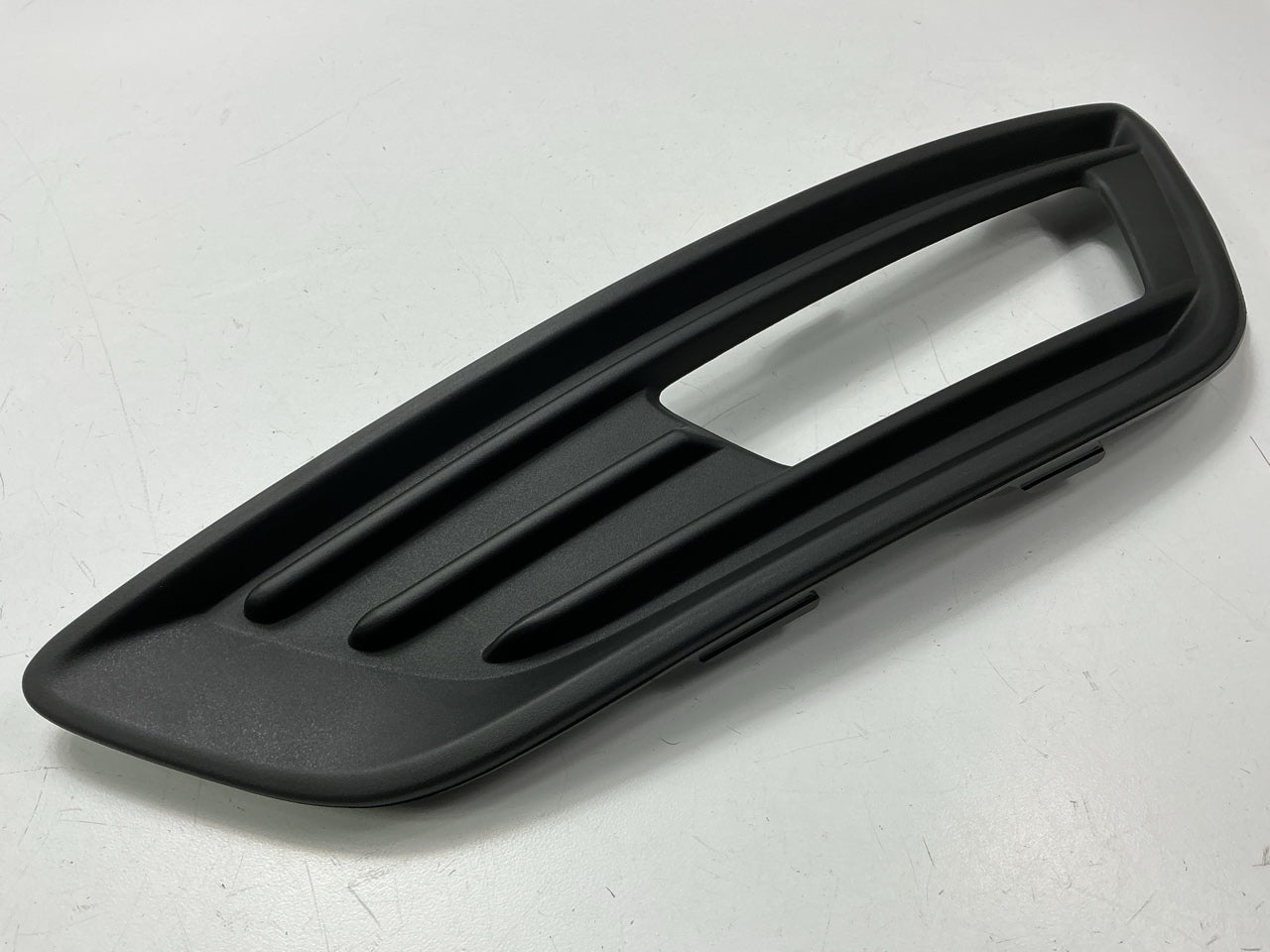 Front Left Driver Side Fog Light Lamp Bezel For 2015-18 Ford Focus - AFTERMARKET