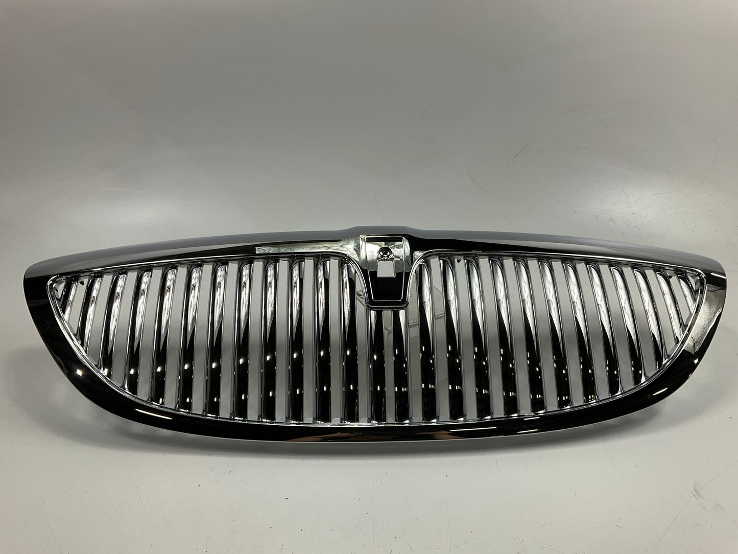 AFTERMARKET - Front CHROME Grille 2003-11 Lincoln Town Car - FO1200403