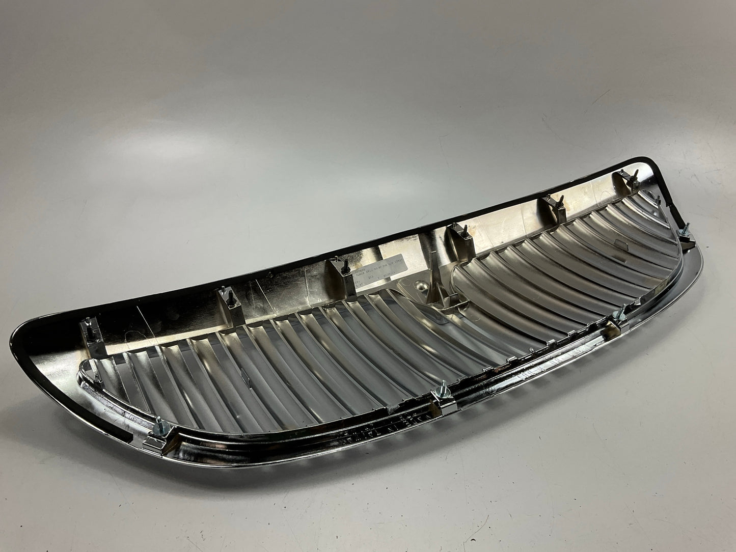 AFTERMARKET - Front CHROME Grille 2003-11 Lincoln Town Car - FO1200403