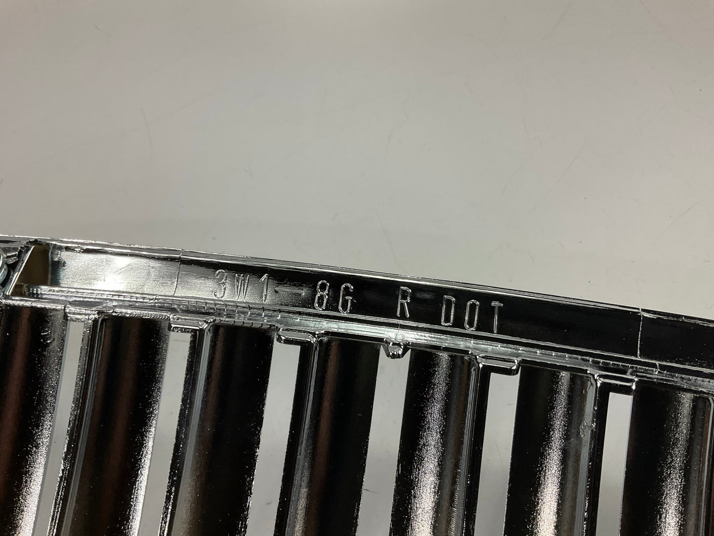 AFTERMARKET - Front CHROME Grille 2003-11 Lincoln Town Car - FO1200403